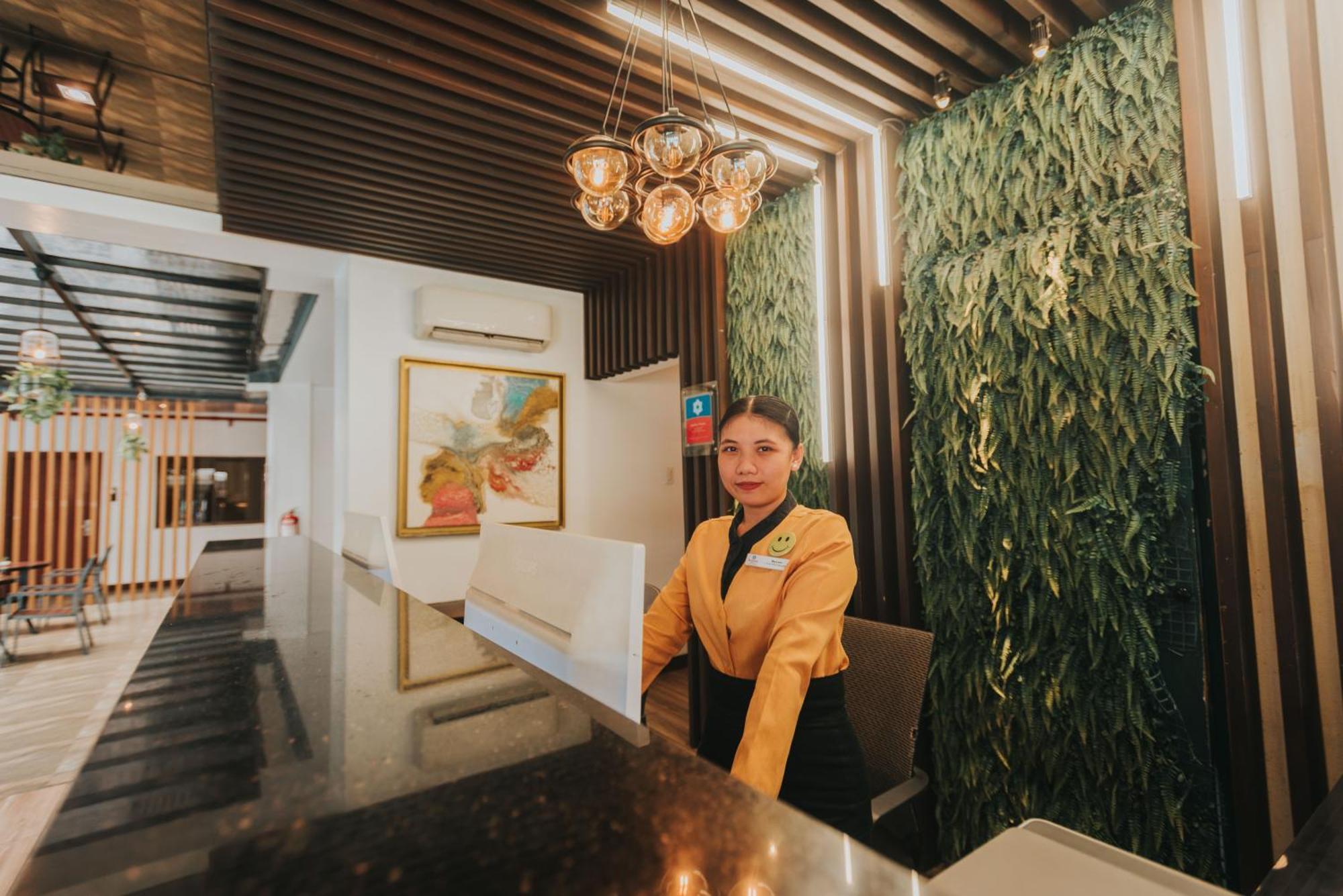 Surestay Plus Hotel By Best Western Ac Luxe Angeles City Exterior foto