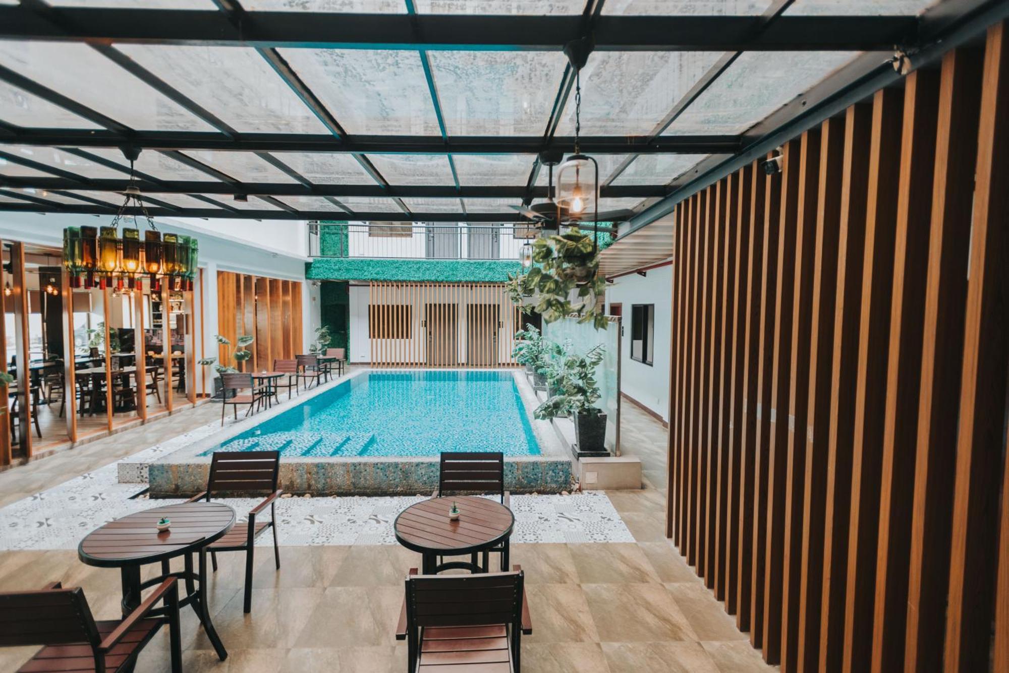 Surestay Plus Hotel By Best Western Ac Luxe Angeles City Exterior foto
