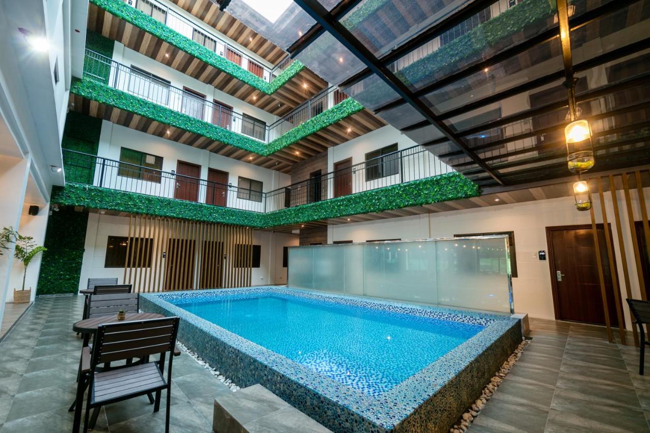 Surestay Plus Hotel By Best Western Ac Luxe Angeles City Exterior foto