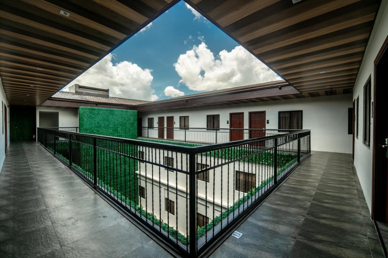 Surestay Plus Hotel By Best Western Ac Luxe Angeles City Exterior foto